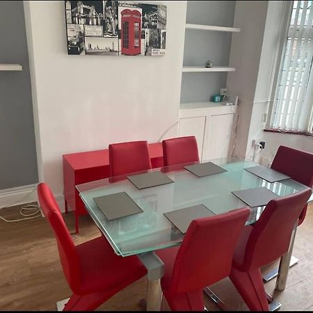 Wv1 Budget Contractor Stays- 5 Beds - Discounts Ok Wolverhampton Exteriör bild