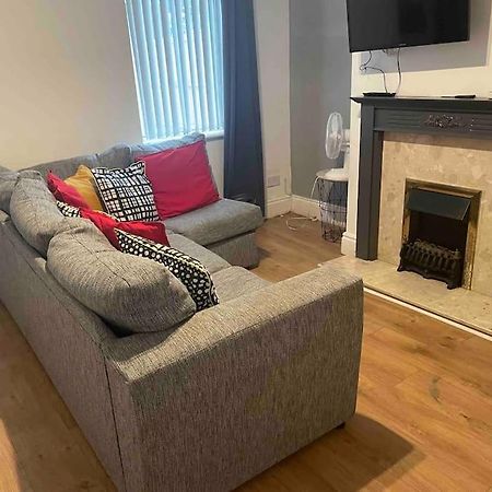 Wv1 Budget Contractor Stays- 5 Beds - Discounts Ok Wolverhampton Exteriör bild