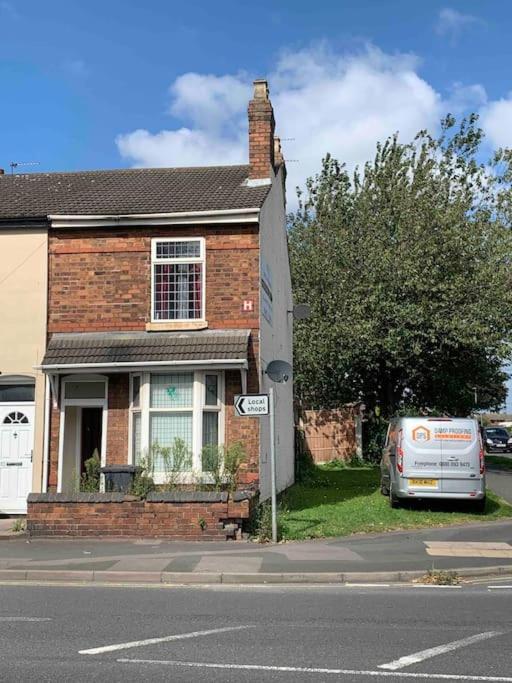 Wv1 Budget Contractor Stays- 5 Beds - Discounts Ok Wolverhampton Exteriör bild