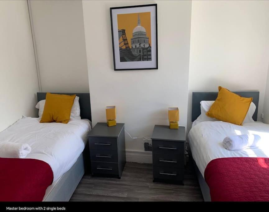 Wv1 Budget Contractor Stays- 5 Beds - Discounts Ok Wolverhampton Exteriör bild